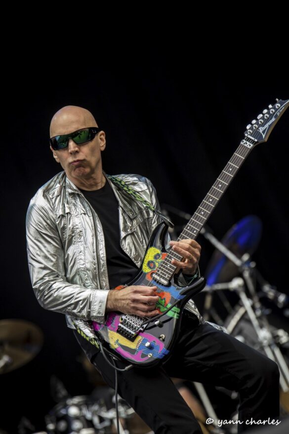  Joe Satriani
