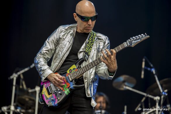  Joe Satriani