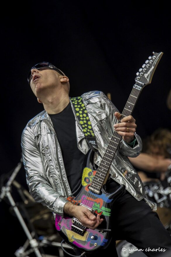  Joe Satriani