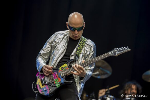  Joe Satriani