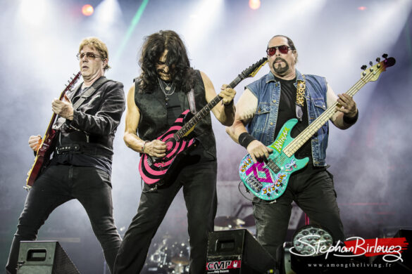TWISTED SISTER