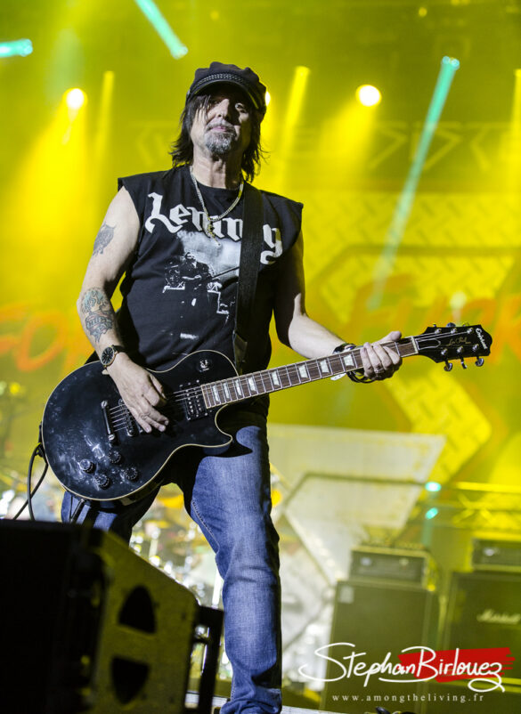 TWISTED SISTER
