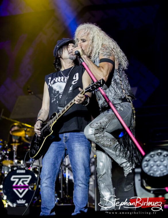 TWISTED SISTER